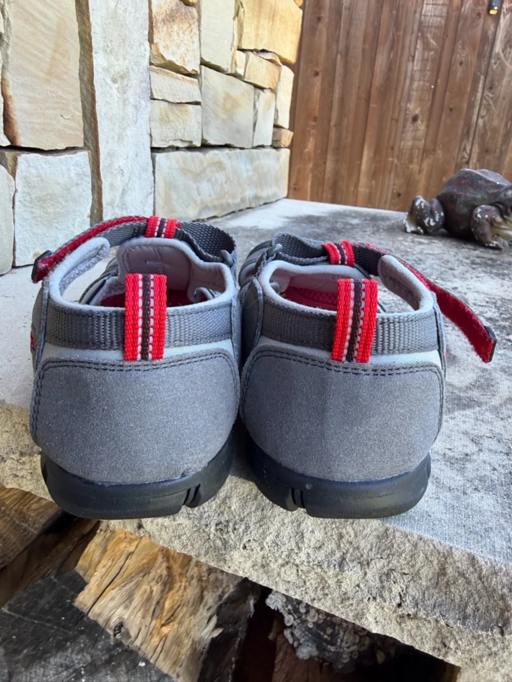 Keen Kids Grey and Red‎ Closed-Toe Outdoor Shoe Sandals Sz-6. NWOB. R